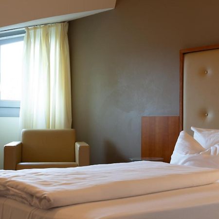 Hotel Am Blauen Wunder Dresde Exterior foto