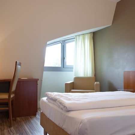 Hotel Am Blauen Wunder Dresde Exterior foto