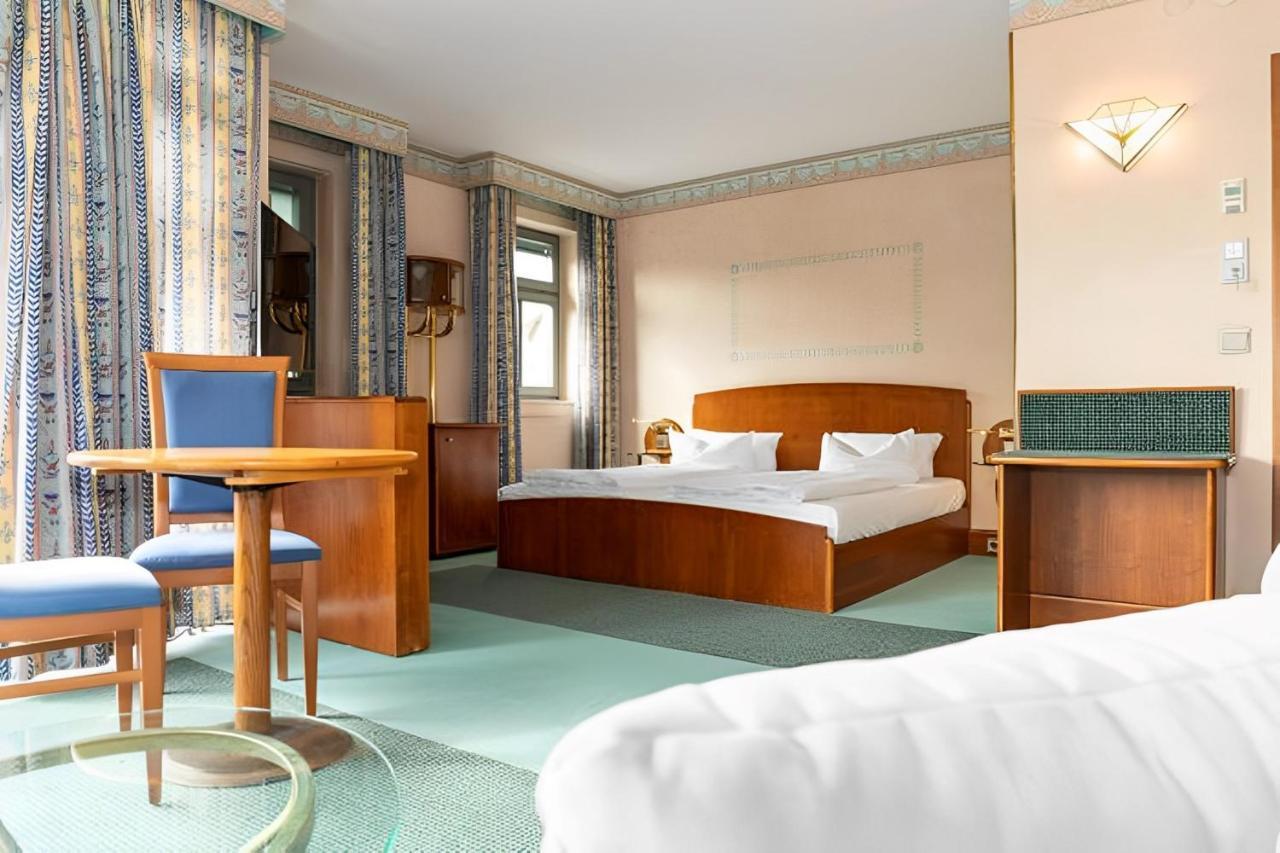 Hotel Am Blauen Wunder Dresde Exterior foto