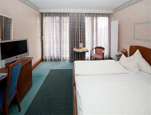 Hotel Am Blauen Wunder Dresde Exterior foto