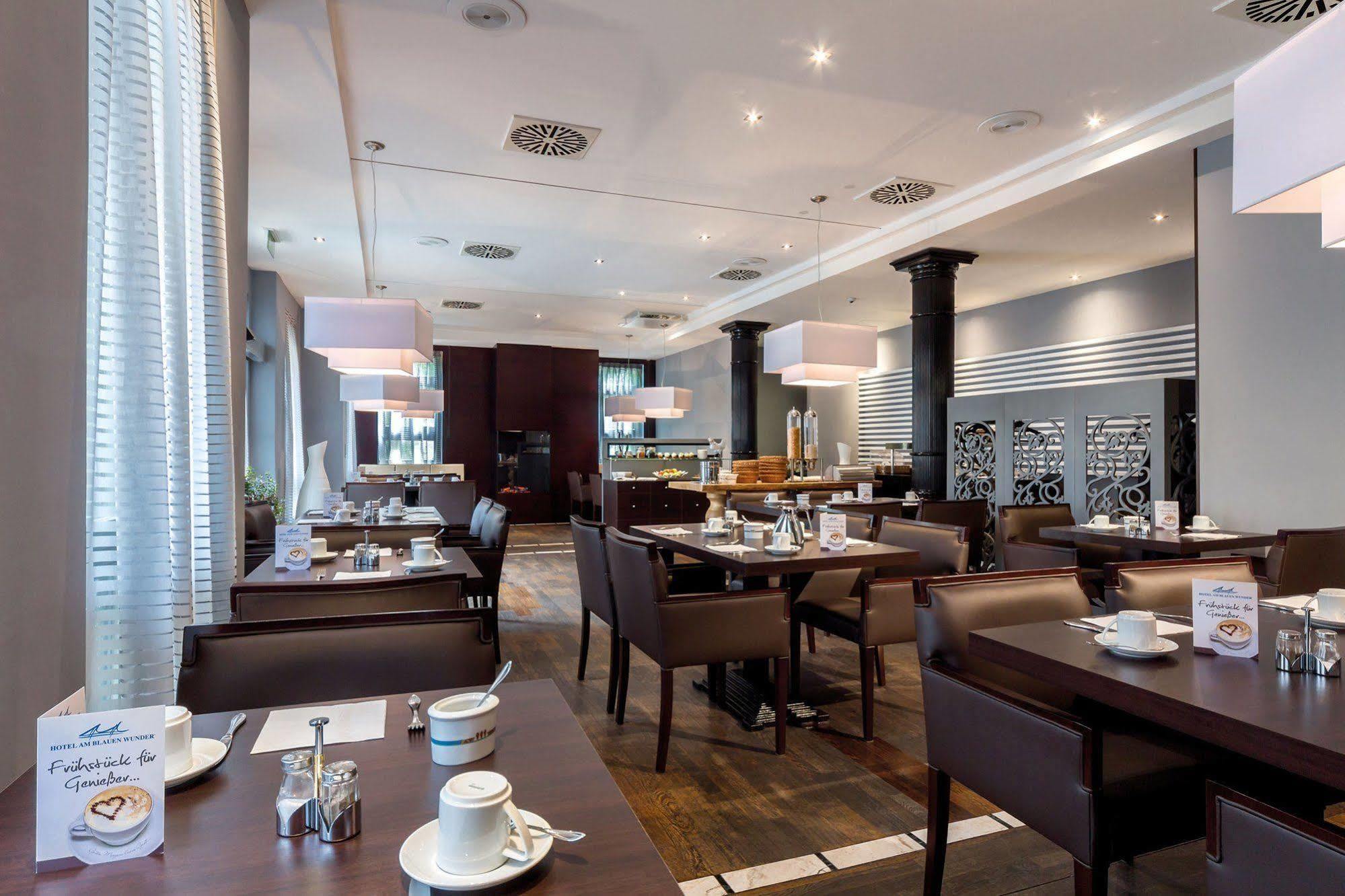 Hotel Am Blauen Wunder Dresde Exterior foto