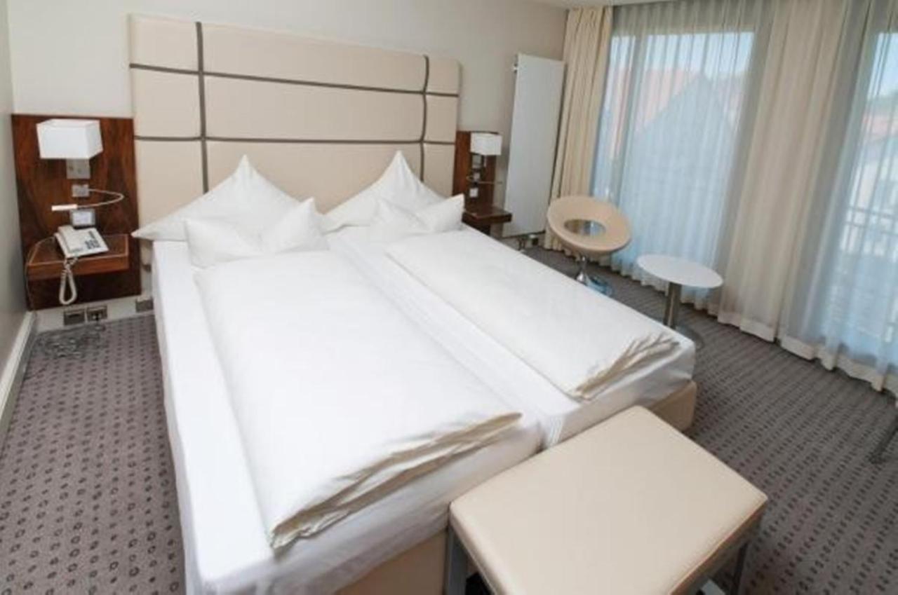Hotel Am Blauen Wunder Dresde Exterior foto