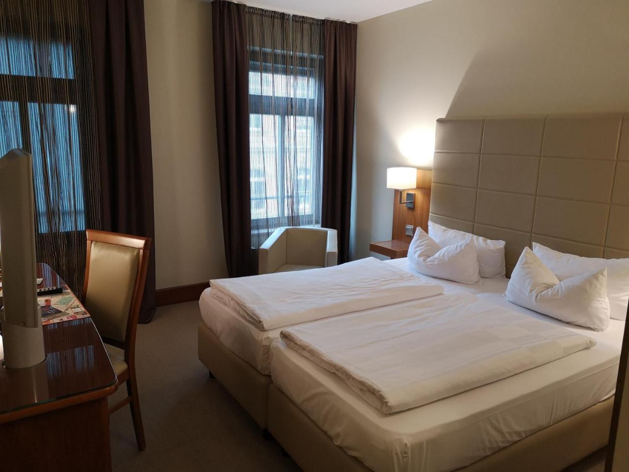Hotel Am Blauen Wunder Dresde Exterior foto