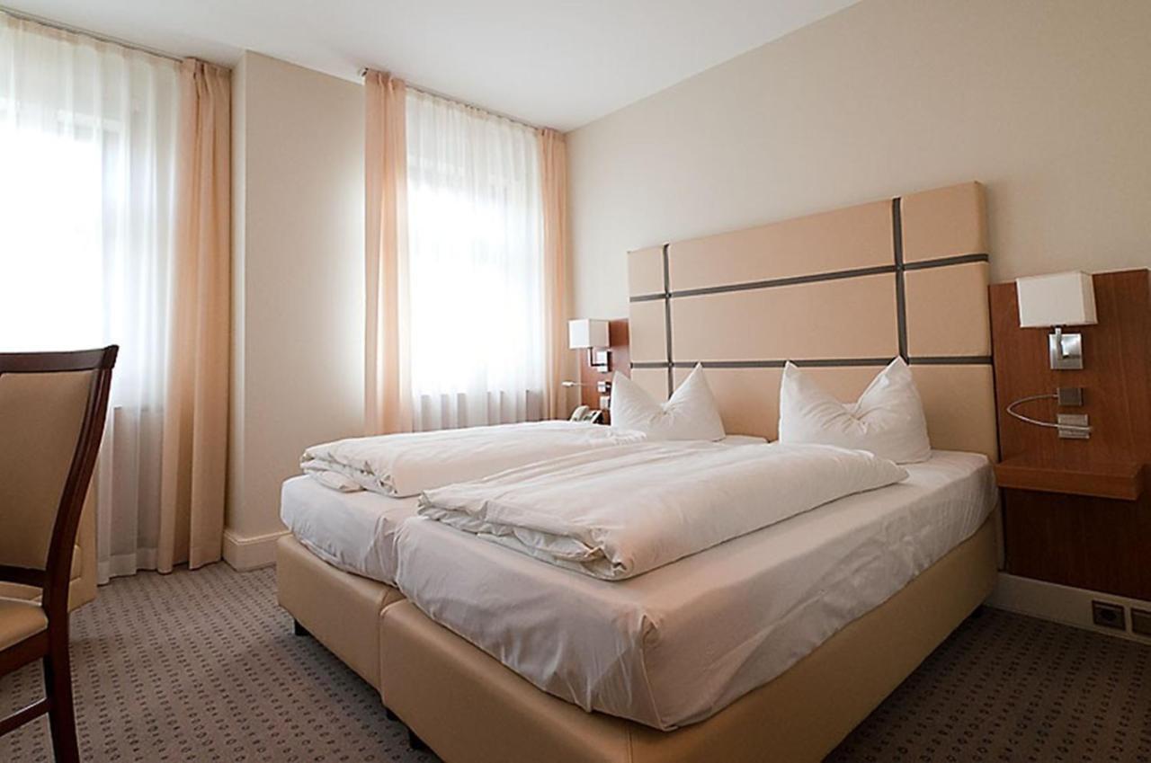 Hotel Am Blauen Wunder Dresde Exterior foto