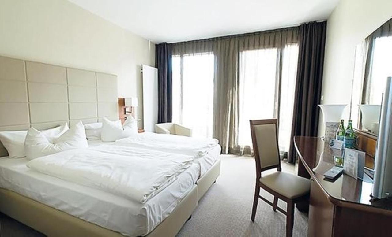 Hotel Am Blauen Wunder Dresde Exterior foto